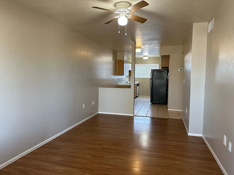 217 E Washington Ave — Photo 4