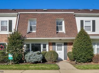 39 Wareham Ct, Scotch Plains, NJ 07076