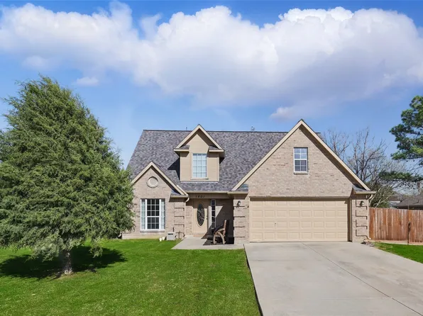 1801 Avon Dr, Corinth, TX 76210