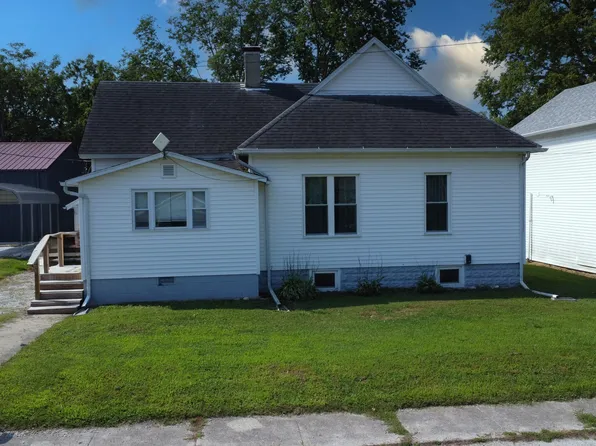 206 W Frederick St, Milford, IL 60953