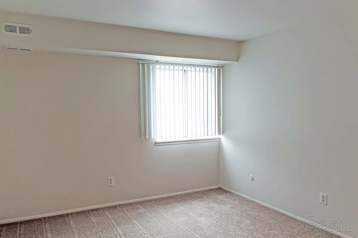 Building Photo - The Glens Apartments