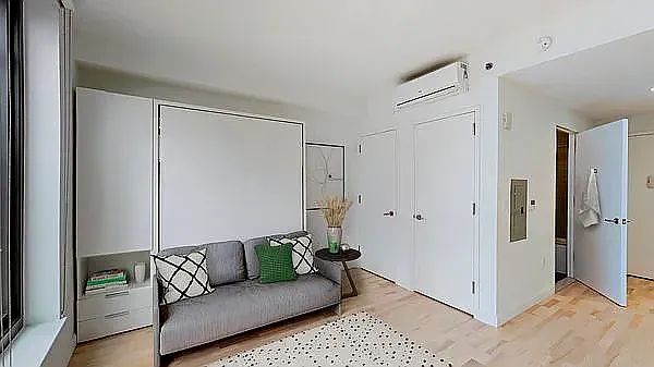 280 Ashland Place — Photo 2