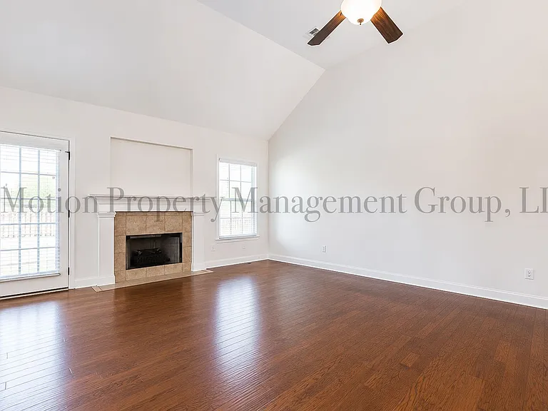 215 Rainsong Trl — Photo 2