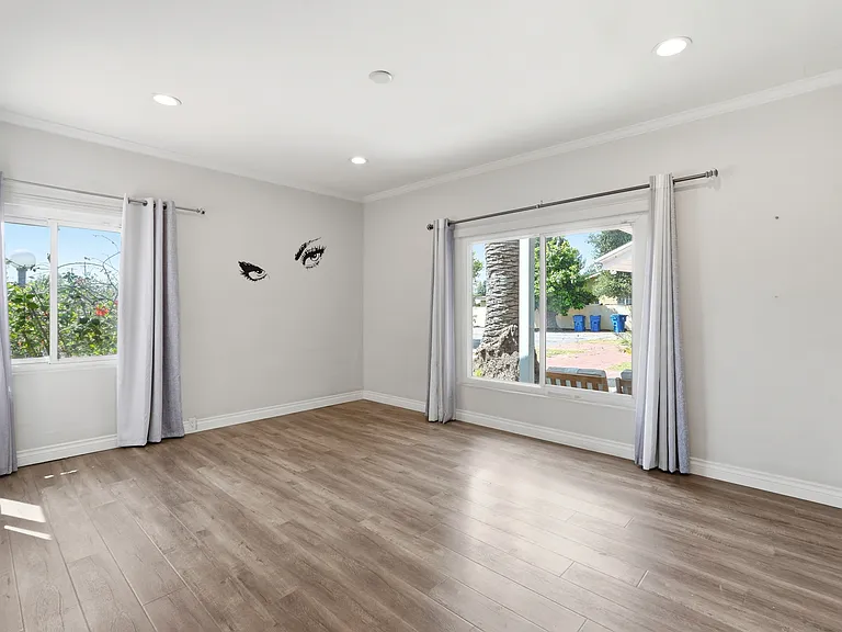 8647 Corbin Ave — Photo 18