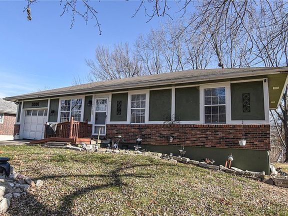2nd image of 1407 SE Hillside Dr