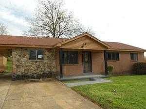 876 Cavalier Dr, Memphis, TN 38109