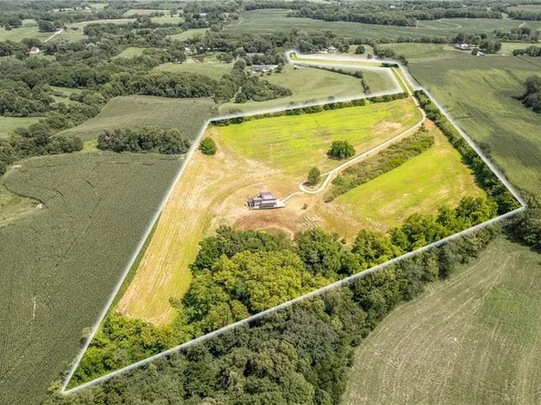 9506 SE State Route 371 Highway St, Saint Joseph, MO 64507