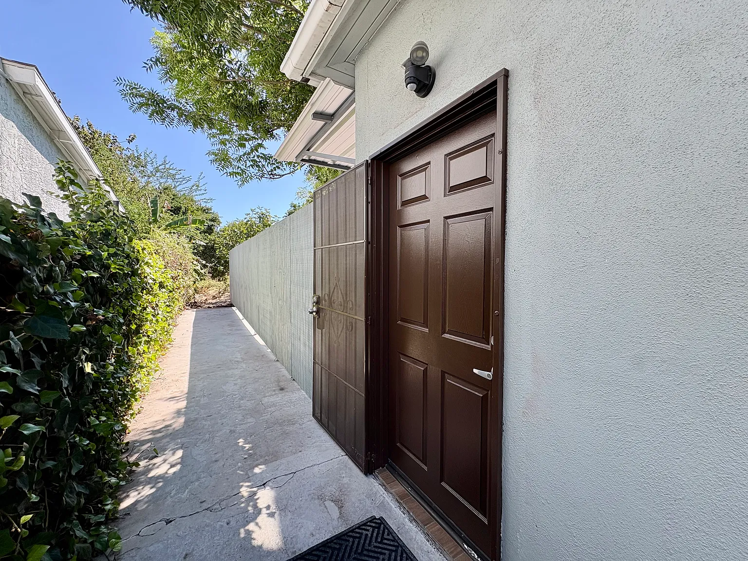 Studio, 400 sqft, $1,800 — Photo 2