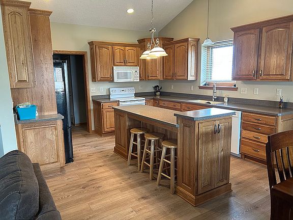 3rd image of 3107 Marynoel Ave