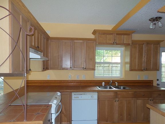 3rd image of 104 N Whitney St