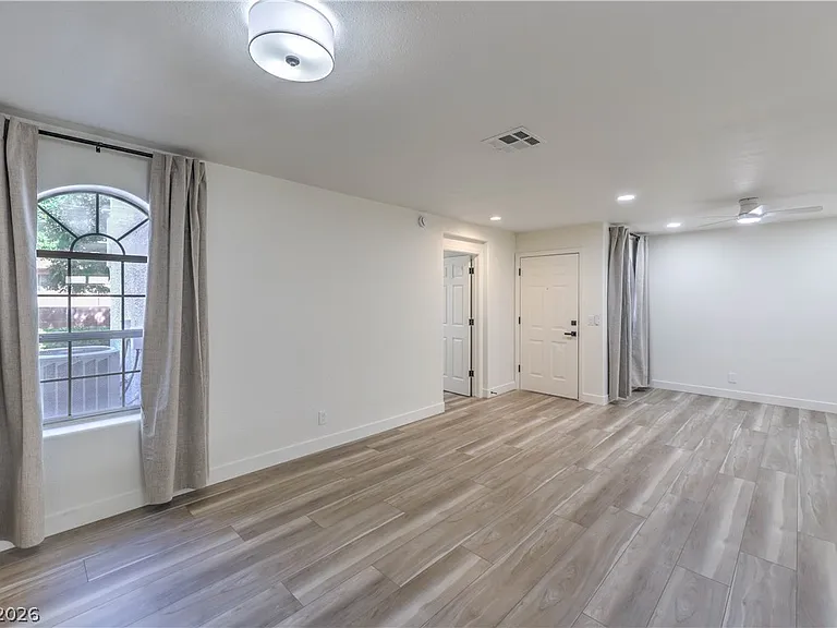 1800 Edmond St #122 — Photo 4