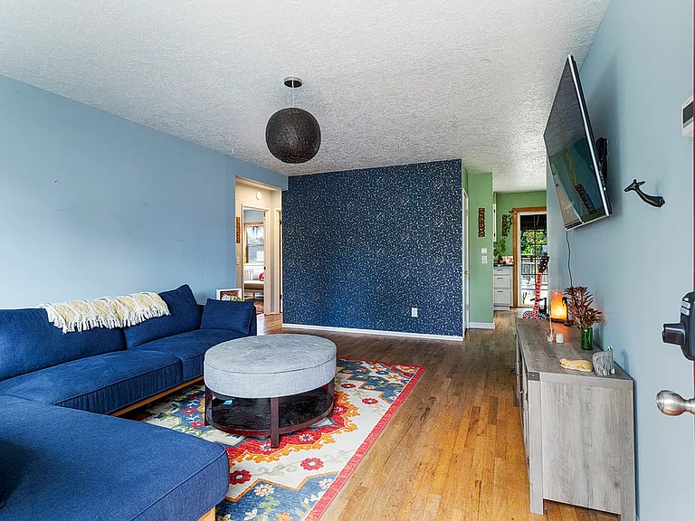 8828 N Hodge Ave — Photo 3