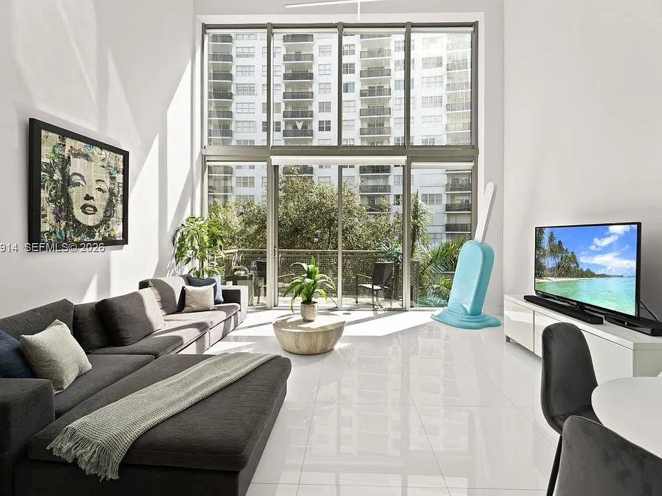 6000 Collins Ave #517