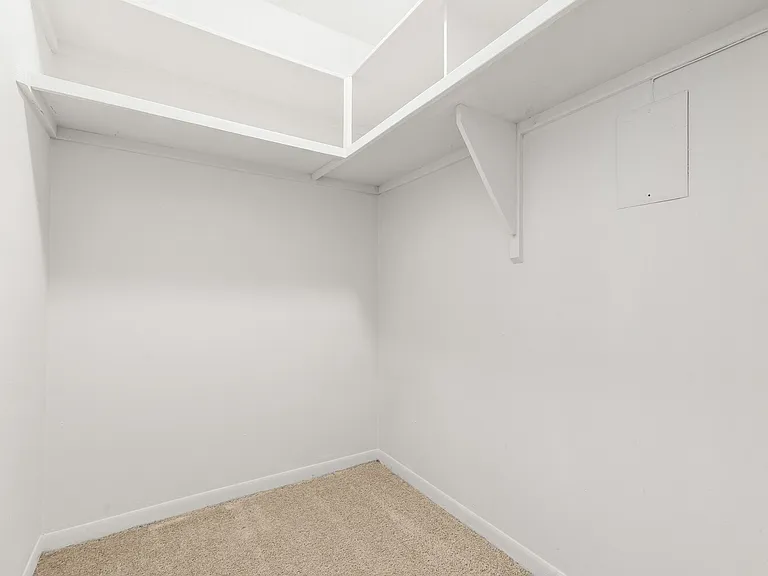 Legacy Place Apartments - Southfield, MI — Photo 10