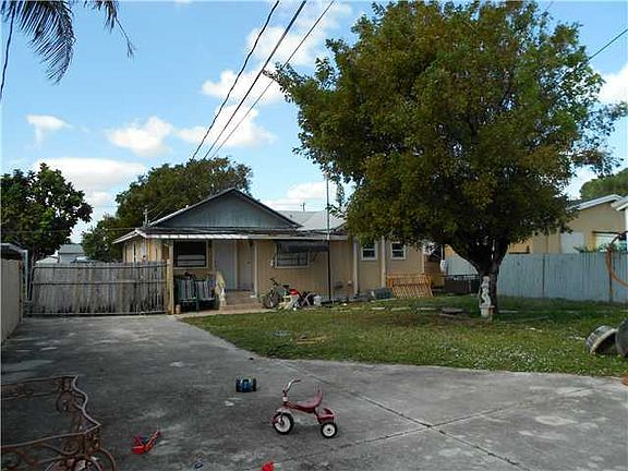 3rd image of 722 N B Street