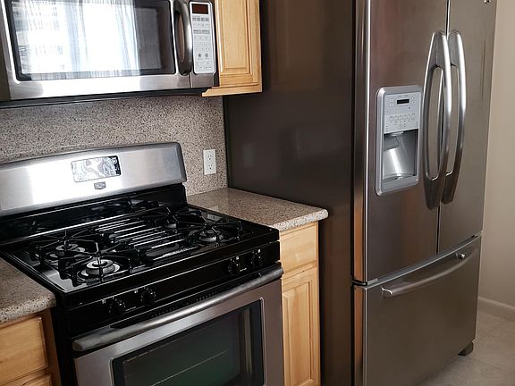 4th image of 630 N Toluca Park Dr #1