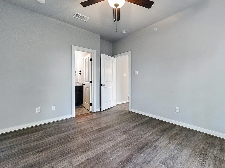 3132 Cockrell — Photo 12