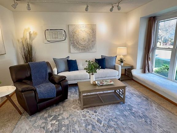 5th image of 710 Sedge Way