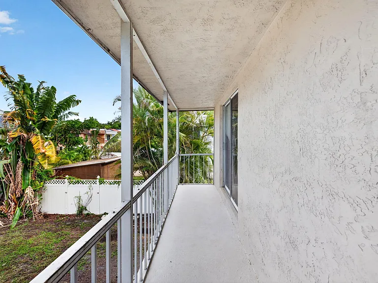 5424 SW 44th Ter — Photo 45