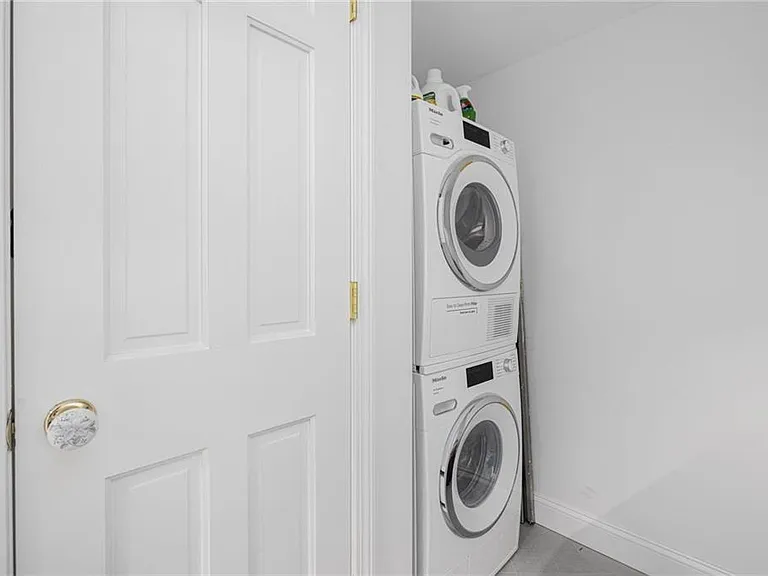 53 Conanicus Ave #3A — Photo 28