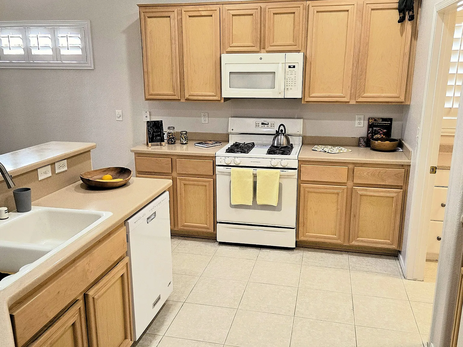 2 bed, 1632 sqft, $2,100 — Photo 3
