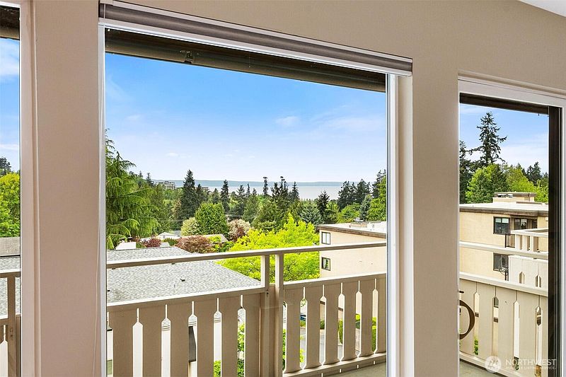 4th image of 1110 5th Avenue S #402