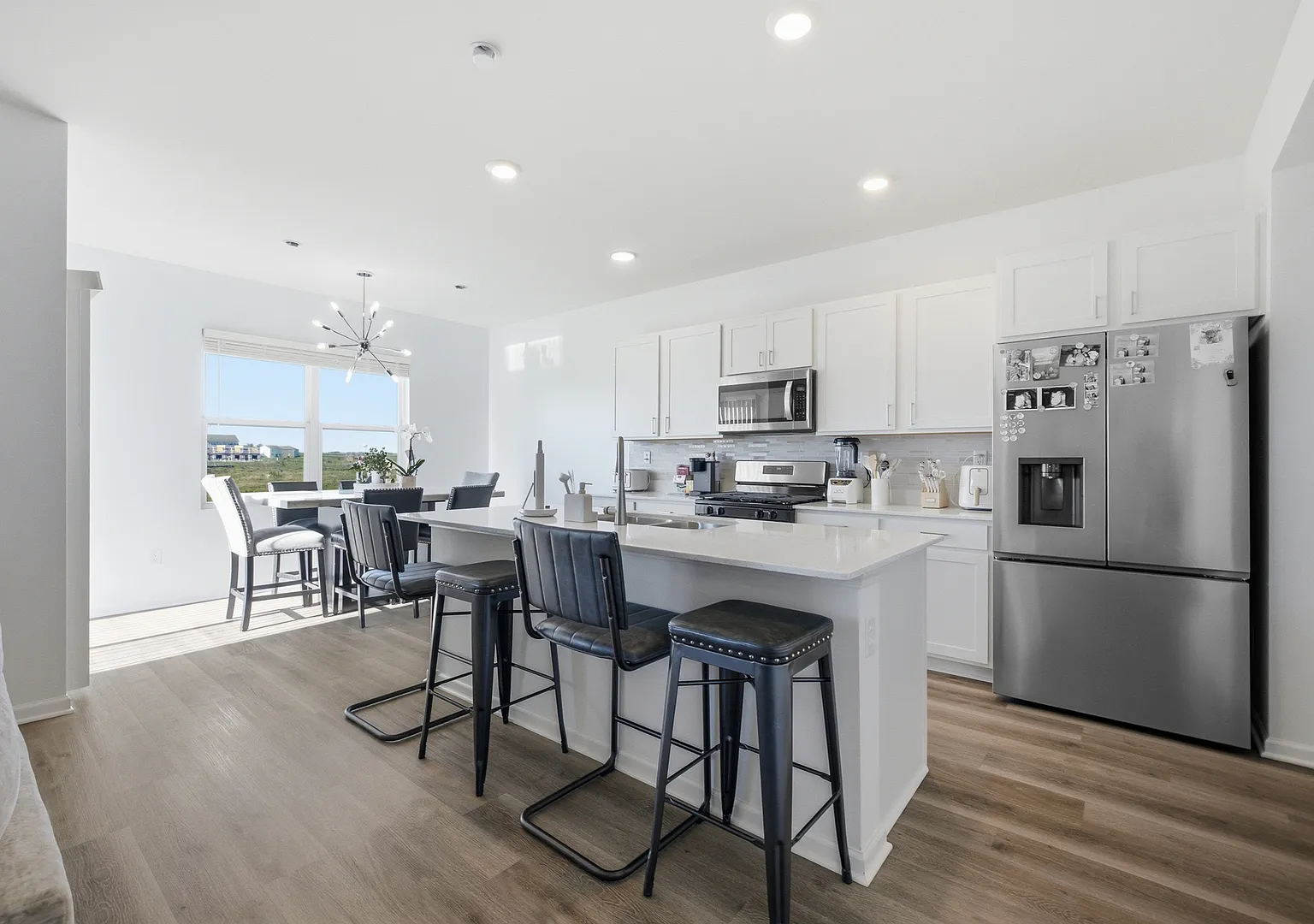 4 bed, 2.5 bath, 1953 sqft, $3,500 — Photo 4