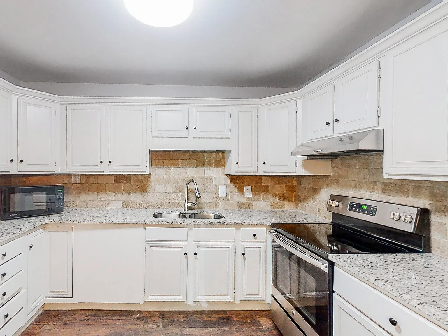 4 bed, 2.0 bath, 2002 sqft, $810 — Photo 3