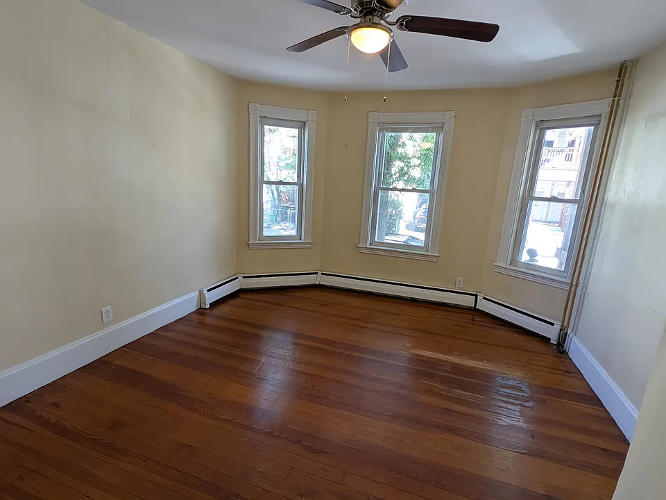 24 Montfern Ave #1