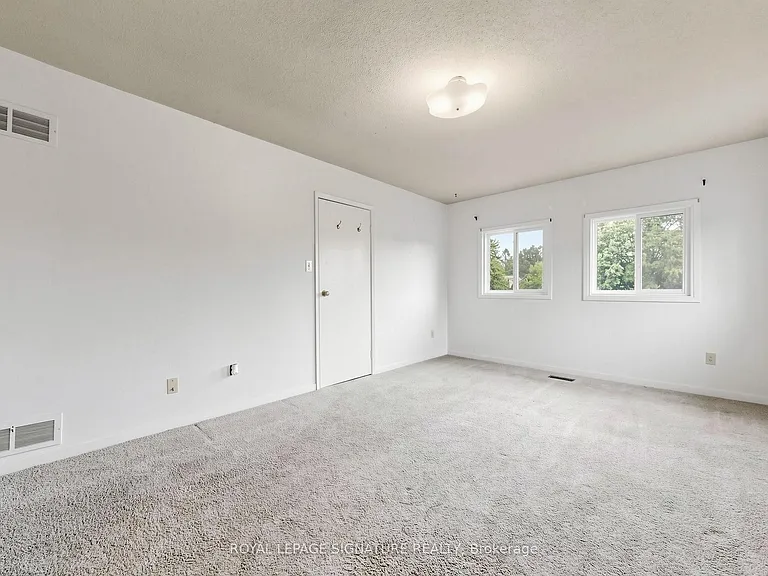 94 Howlett Ave — Photo 28