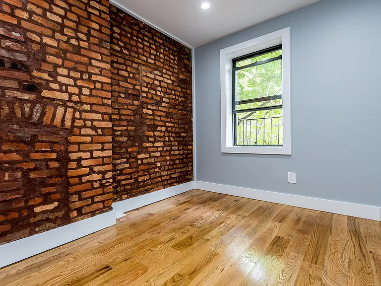 129 Ryerson St #1 — Photo 9