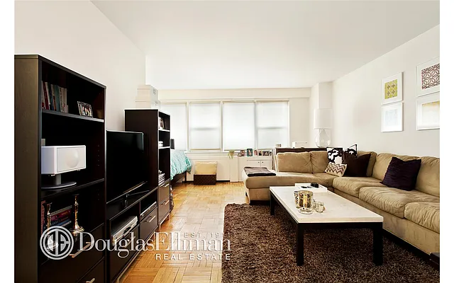 Rented by Douglas Elliman | media 13
