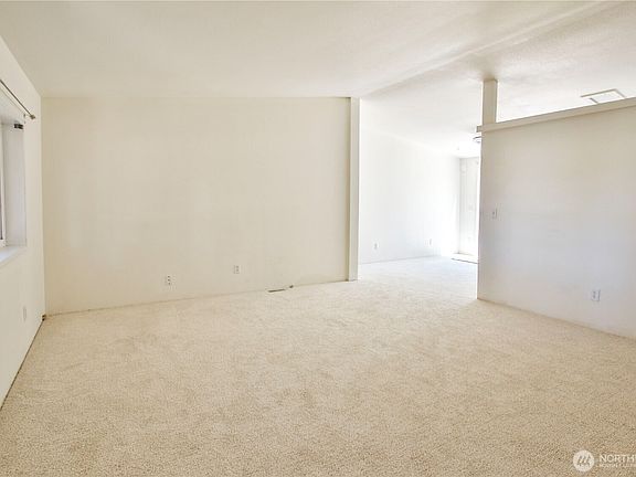 4th image of 5559 Vesel Court