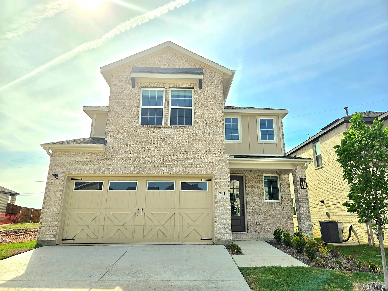 4 bed, 2.5 bath, 2375 sqft, $2,400 — Photo 2