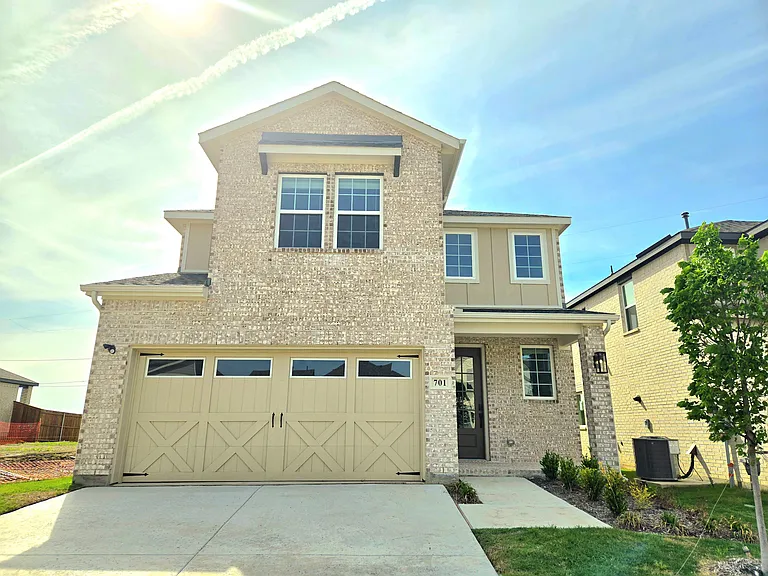 701 Valley Pines Dr — Photo 2
