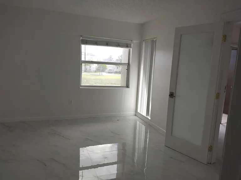 815 SW 113th Way #815 — Photo 19