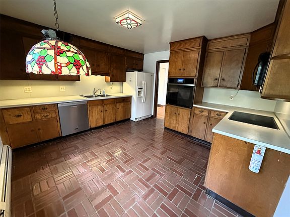 3rd image of 284 Ridgefield Rd