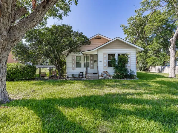 963 Bismark, Seguin, TX 78155