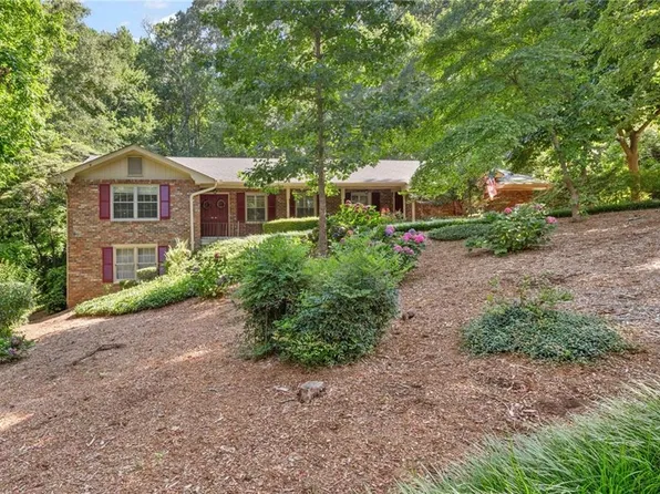 325 Knoll Woods Dr, Roswell, GA 30075
