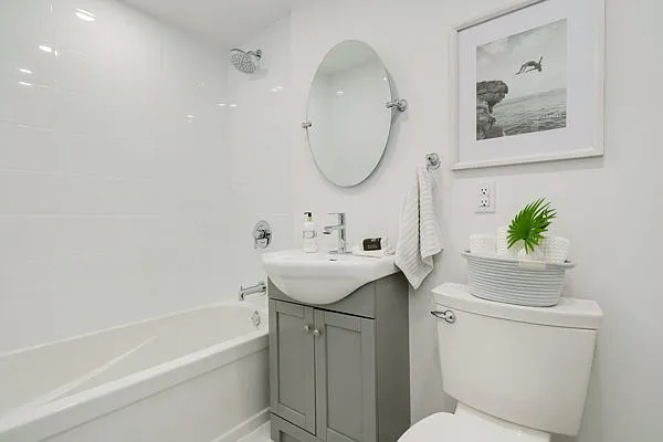 2707 Yonge Street Toronto — Photo 4
