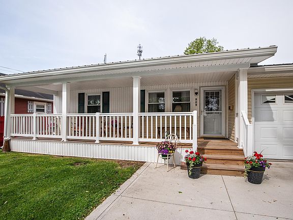 3rd image of 909 Dierkes St