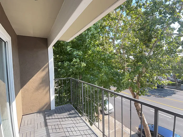 Balcourt Plaza — Photo 9