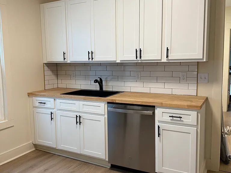 2206 Main St — Photo 1