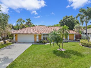 9 Bentwood Rd, Palm Beach Gardens, FL 33418