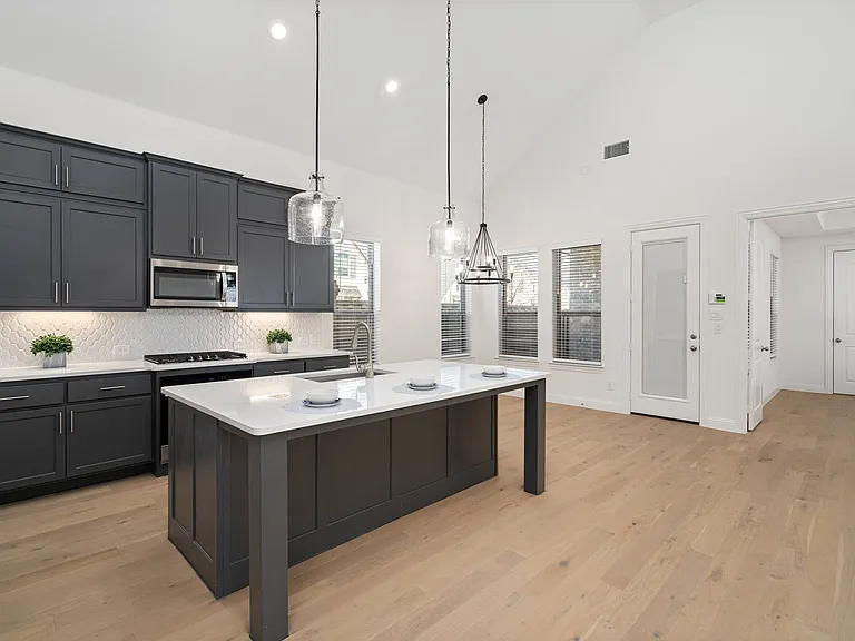 2600 Chester Dr — Photo 6