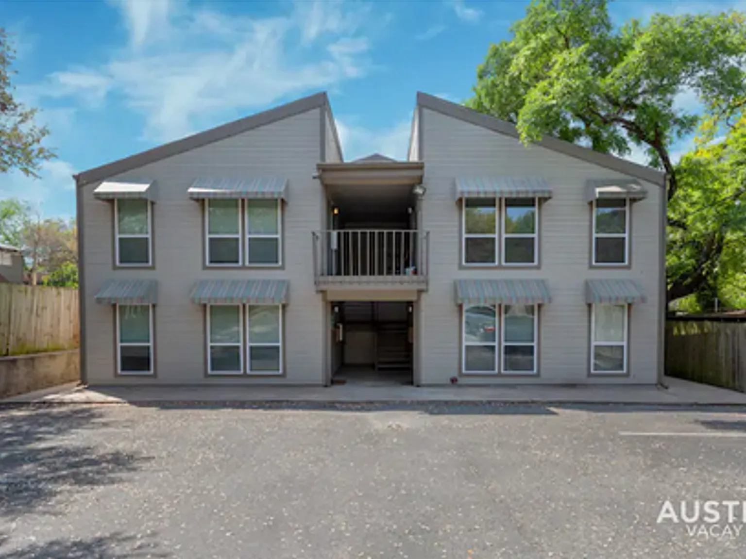 1717 Enfield Rd. — Photo 4