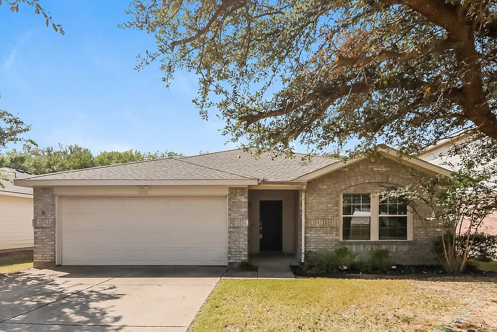 4 bed, 2.0 bath, 1906 sqft, $2,135 — Photo 1