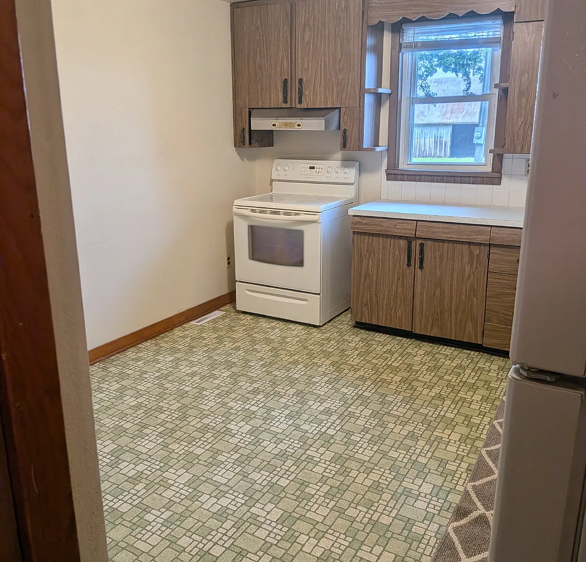 2 bed, 1.0 bath, 1488 sqft, $1,000 — Photo 2