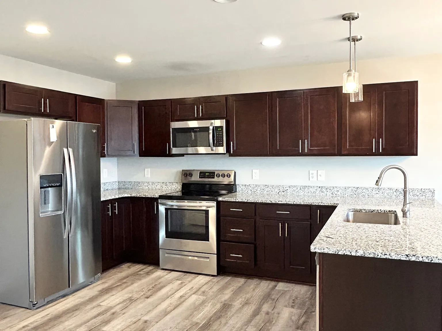 3 bed, 1298 sqft, $1,595 — Photo 4