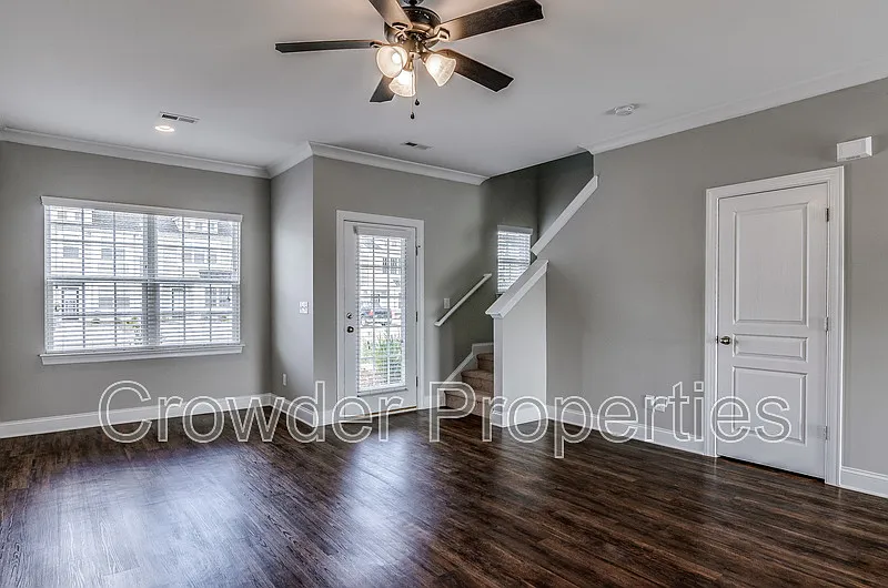 3 bed, 2.5 bath, 1515 sqft, $1,800 — Photo 3